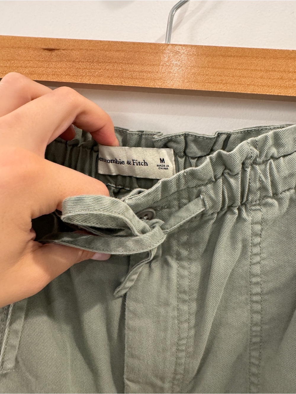 Abercrombie & Fitch Olive Green Cargo Pants with Drawstring Waist - Picture 2 of 3